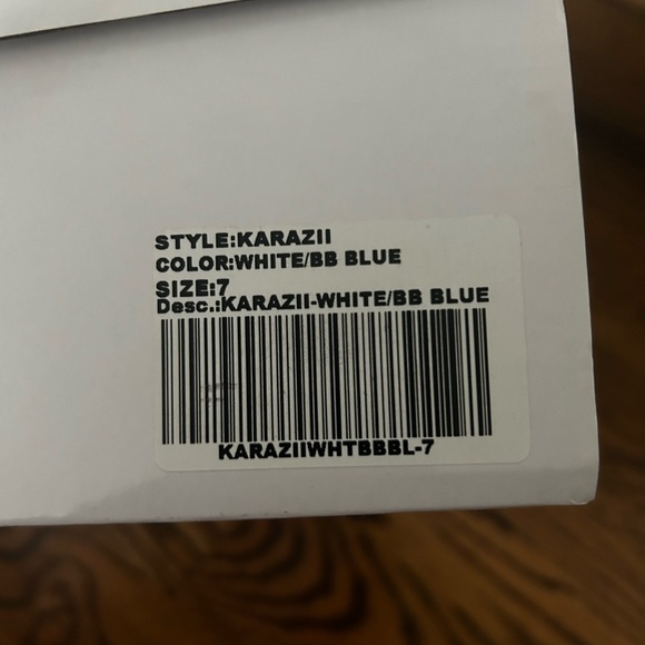 Stylish Platform Sneakers in Blue and White - Picture 8 of 8